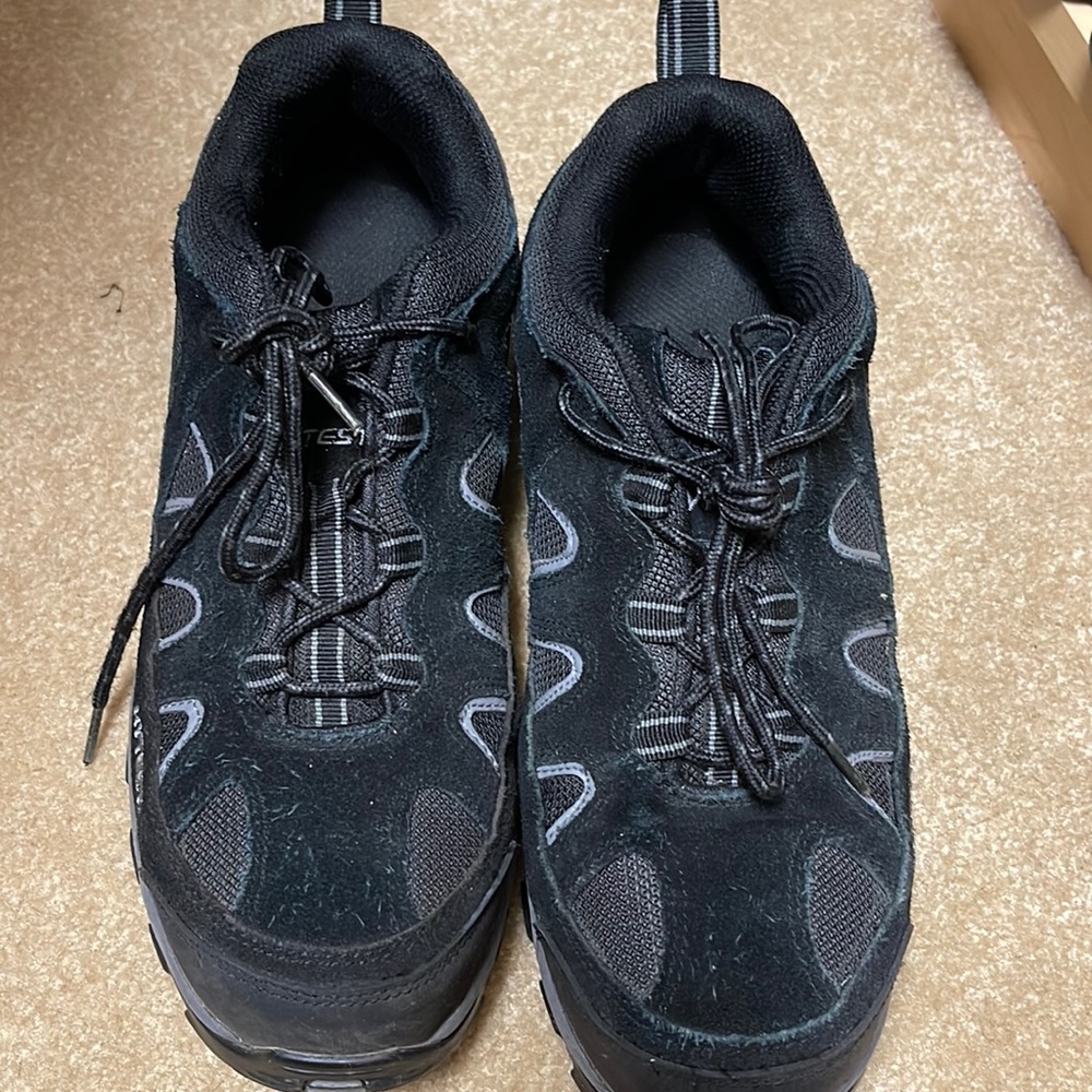 **Steel Toe shoes** Hytest mens size 9 shoes. Steel toes shoes.